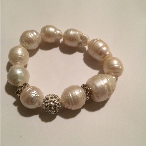 Elegant  Freshwater Pearl Bracelet with Roundels - Picture 2 of 2